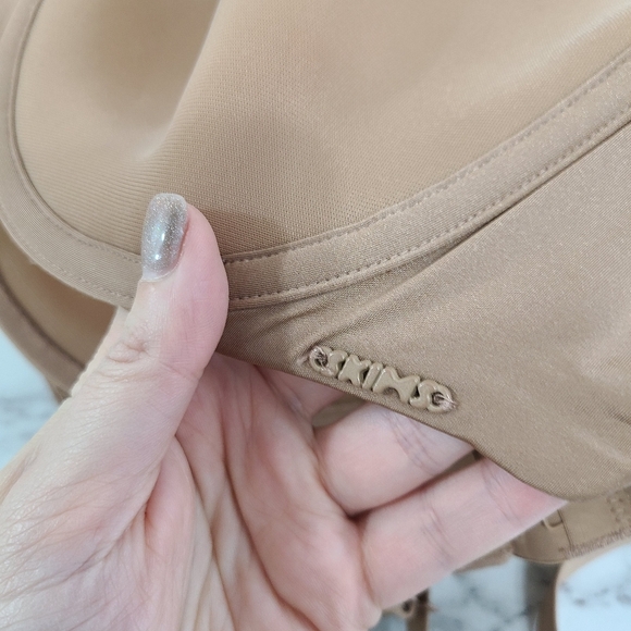 Skims Weightless Demi Bra Sienna nude brown medium coverage size 32DDD NEW NWT - Picture 3 of 5